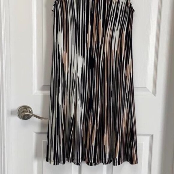 Cute Connected Sleeveless Dress Black, Camel, White Design So Flattering! - Picture 6 of 7